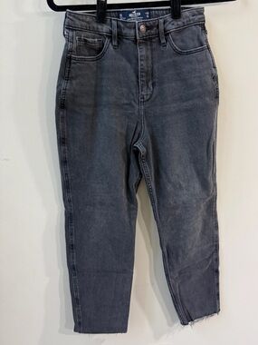 Hollister Ultra High Rise Mom Jeans Vintage Stretch Raw Hem Waist 26 Length 25